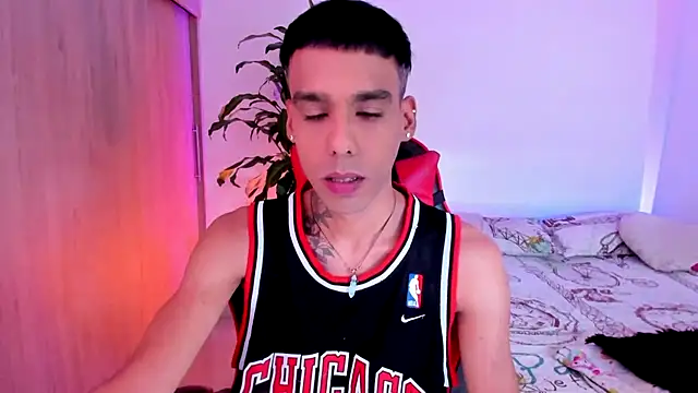 aldrinwhite online show from July 17, 2026, 7:52 pm