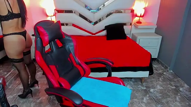 KateTompson  online show from October 2, 2025, 1:07 pm