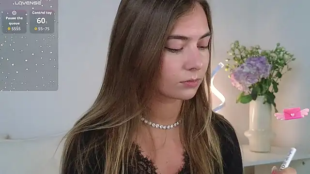 chloi hes online show from October 11, 2025, 9:08 am