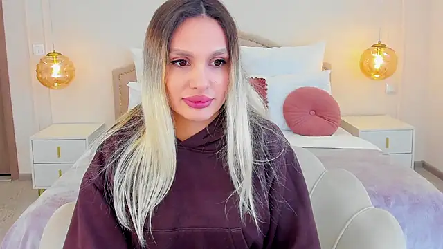 Snapshot of MissLoou chatting on February 3, 2026, 6:11 am MissLoou online show from February 3, 2026, 6:11 am