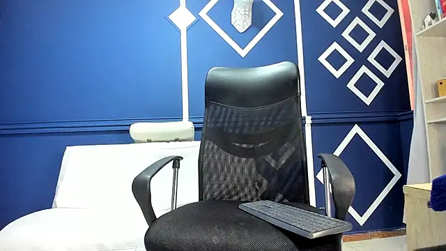 charolbruce 1 online show from February 10, 2025, 12:50 pm