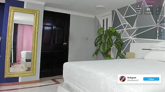 charolbruce 1 online show from September 17, 2025, 11:56 am