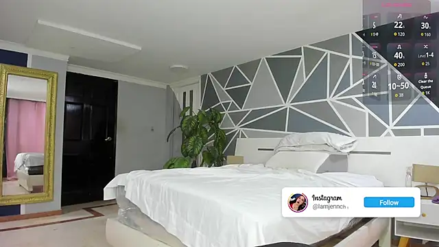 charolbruce 1 online show from October 8, 2025, 12:03 pm