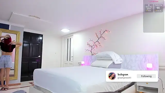 charolbruce 1 online show from March 30, 2026, 11:55 am