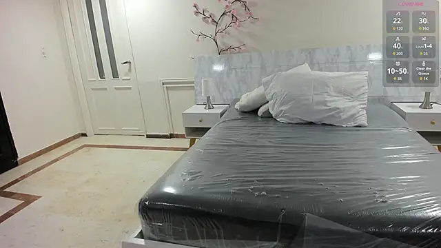 charolbruce 1 online show from April 8, 2026, 11:43 am