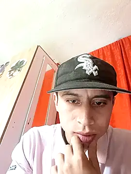 Snapshot of Mich_Stev9524 chatting on December 22, 2025, 9:01 pm Mich Stev9524 online show from December 22, 2025, 9:01 pm