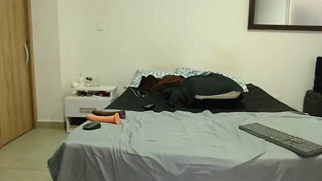 AnnieRoss69 online show from September 30, 2025, 8:47 pm