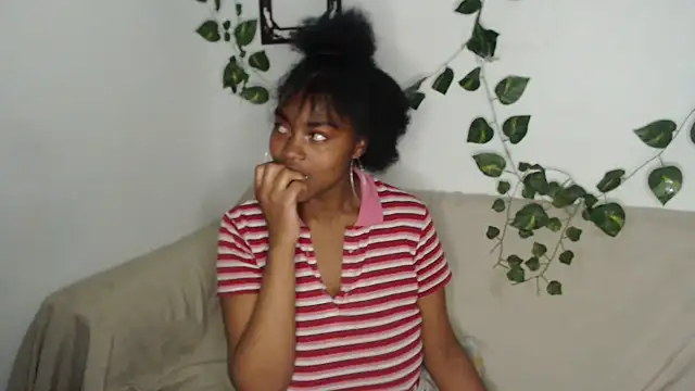 lyssyhorny online show from October 3, 2025, 2:08 am