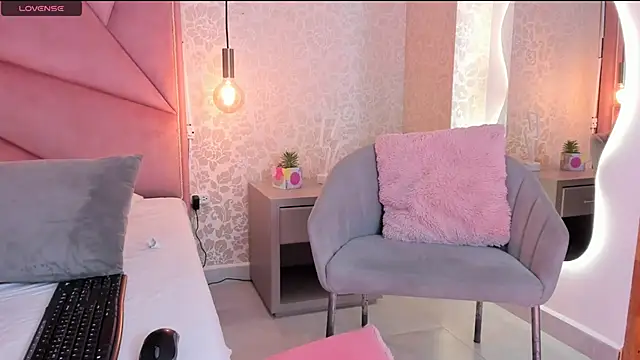 salome-brown online show from December 14, 2024, 8:29 pm