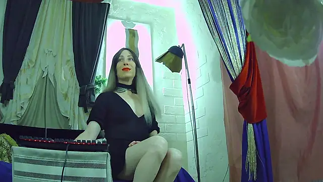 Mary Loon online show from November 12, 2025, 4:18 pm