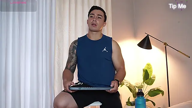 Ryan Hunt online show from November 10, 2025, 12:26 pm