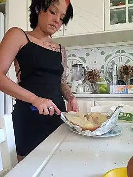 LorenRosse online show from September 22, 2025, 4:25 am