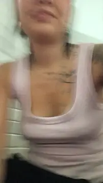 LorenRosse online show from April 25, 2026, 11:02 pm