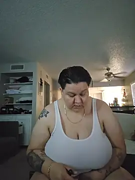 Snapshot of DevilDahm chatting on December 16, 2025, 11:32 pm DevilDahm online show from December 16, 2025, 11:32 pm