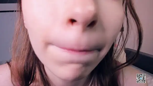 PollyBeev online show from September 12, 2025, 7:30 am