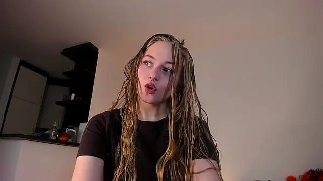 MiaMews online show from October 19, 2025, 11:22 am