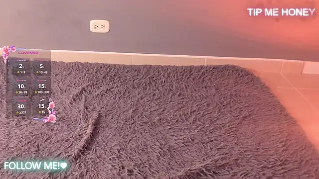 juanmiss online show from March 10, 2025, 10:04 am