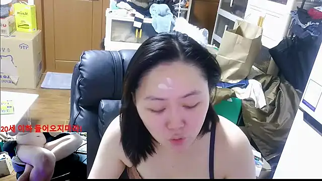 Snapshot of rami0428 chatting on January 5, 2026, 5:27 pm rami0428 online show from January 5, 2026, 5:27 pm