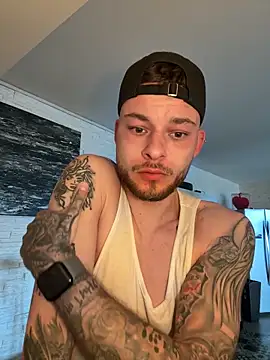 hottwoboys online show from April 13, 2026, 7:36 am