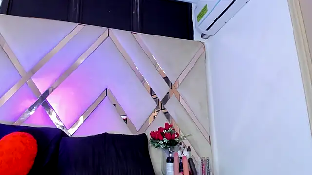 ninaht online show from February 22, 2025, 9:04 pm