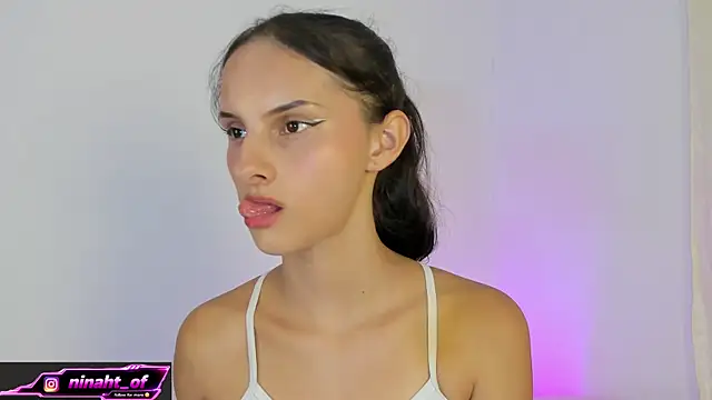 ninaht online show from April 22, 2026, 9:05 pm