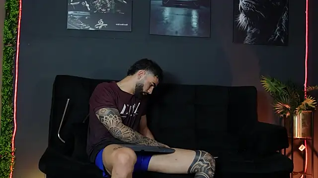 Austin bolt online show from December 3, 2025, 2:41 am