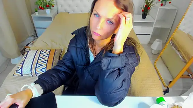 Snapshot of Elizabe_th chatting on December 15, 2024, 5:02 am Elizabe th online show from December 15, 2024, 5:02 am