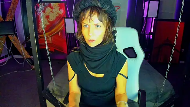 Snapshot of Elizabe_th chatting on January 19, 2025, 11:53 pm Elizabe th online show from January 19, 2025, 11:53 pm