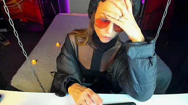 Snapshot of Elizabe_th chatting on February 18, 2025, 12:26 am Elizabe th online show from February 18, 2025, 12:26 am