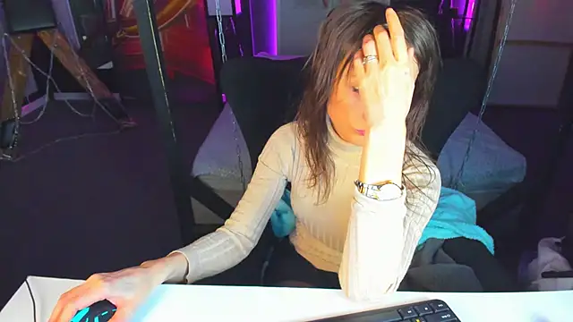 Snapshot of Elizabe_th chatting on March 6, 2025, 5:11 pm Elizabe th online show from March 6, 2025, 5:11 pm