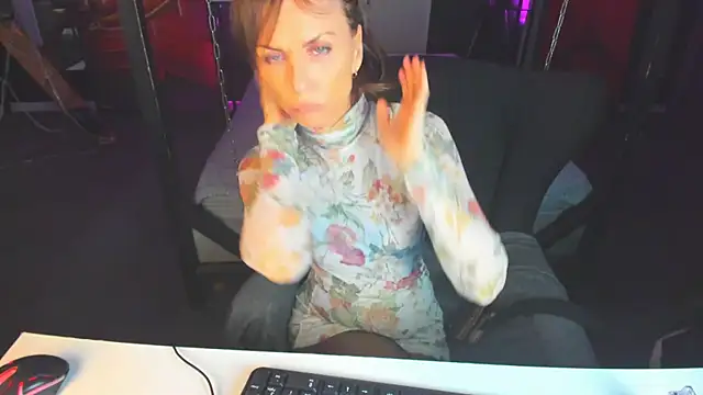 Snapshot of Elizabe_th chatting on March 10, 2025, 3:56 am Elizabe th online show from March 10, 2025, 3:56 am