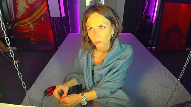 Snapshot of Elizabe_th chatting on March 10, 2025, 10:04 am Elizabe th online show from March 10, 2025, 10:04 am