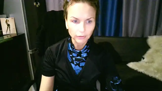 Snapshot of Elizabe_th chatting on October 15, 2025, 5:46 pm Elizabe th online show from October 15, 2025, 5:46 pm