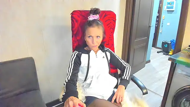Snapshot of Elizabe_th chatting on July 24, 2026, 1:36 am Elizabe th online show from July 24, 2026, 1:36 am