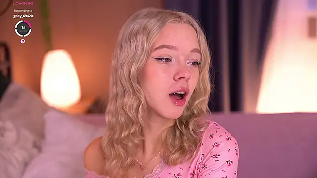  AlinaBailey online show from October 14, 2025, 10:49 am