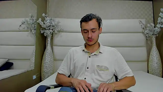 Desmon Clark online show from February 6, 2025, 5:46 am