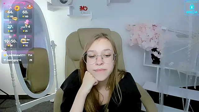 LayriantaVee online show from February 3, 2025, 10:03 am