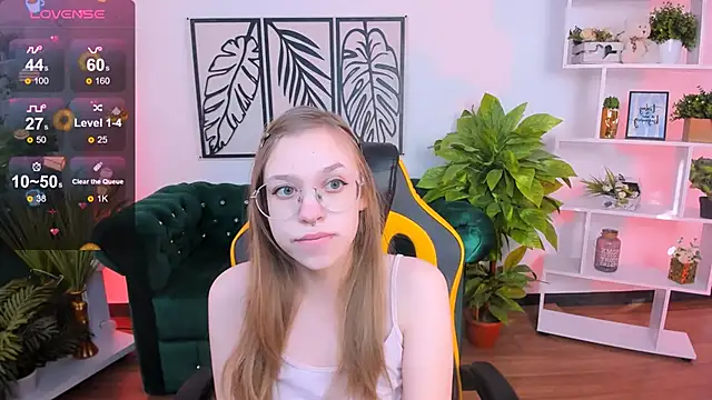 LayriantaVee online show from February 23, 2025, 7:00 am