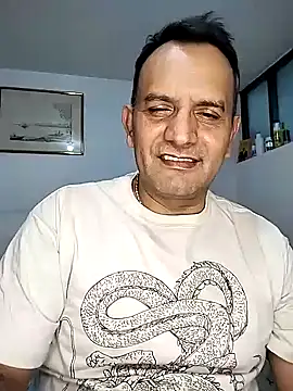 RogueTraveler online show from November 7, 2025, 3:50 am