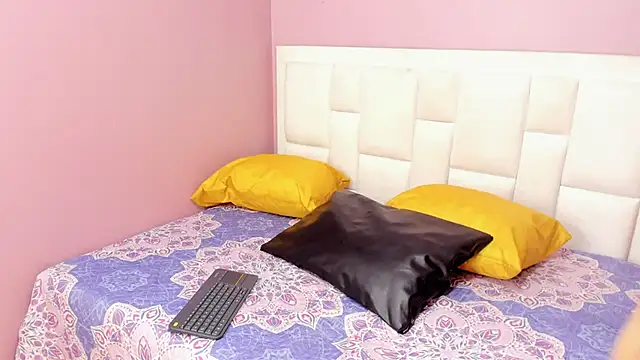 ZaritaLenon online show from October 7, 2025, 9:23 pm