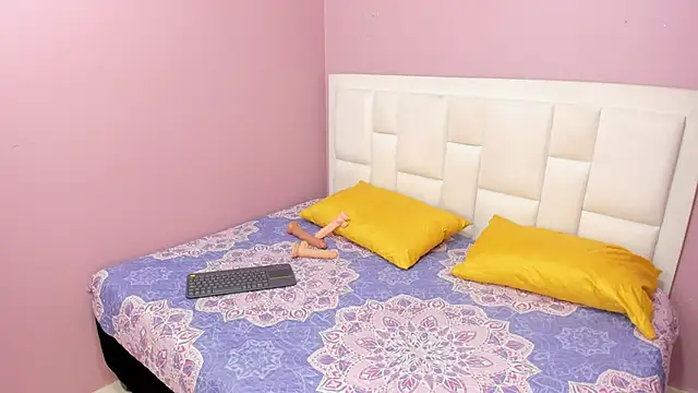 ZaritaLenon online show from October 16, 2025, 8:32 pm