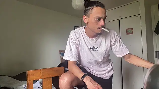 villanocat online show from December 6, 2024, 4:28 pm