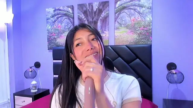 KimberlyVillaLobos online show from November 18, 2025, 11:36 am