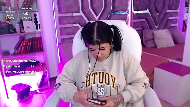 Snapshot of AliceWalker_11 chatting on January 29, 2025, 1:48 am AliceWalker 11 online show from January 29, 2025, 1:48 am