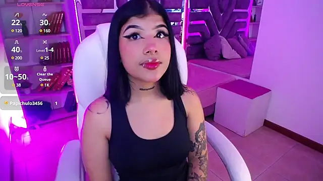 Snapshot of AliceWalker_11 chatting on February 3, 2025, 8:13 pm AliceWalker 11 online show from February 3, 2025, 8:13 pm