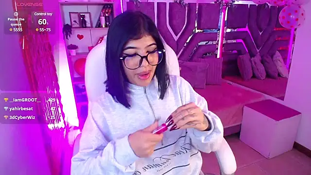 Snapshot of AliceWalker_11 chatting on February 13, 2025, 2:12 am AliceWalker 11 online show from February 13, 2025, 2:12 am