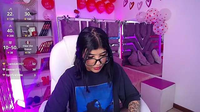 Snapshot of AliceWalker_11 chatting on February 15, 2025, 12:26 am AliceWalker 11 online show from February 15, 2025, 12:26 am