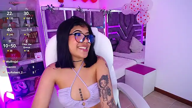 Snapshot of AliceWalker_11 chatting on February 19, 2025, 2:12 am AliceWalker 11 online show from February 19, 2025, 2:12 am