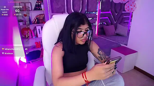 Snapshot of AliceWalker_11 chatting on February 20, 2025, 11:10 pm AliceWalker 11 online show from February 20, 2025, 11:10 pm