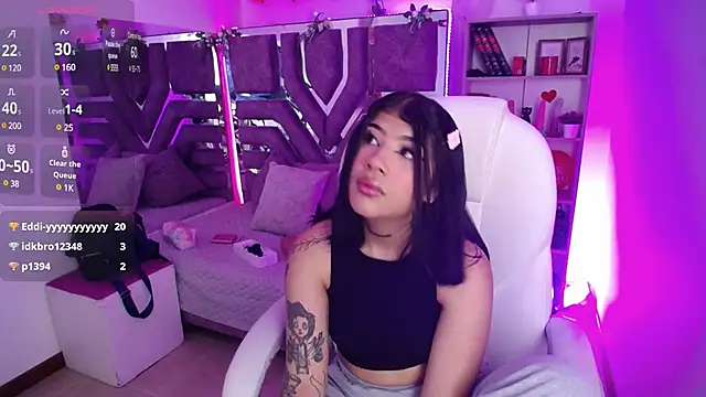 Snapshot of AliceWalker_11 chatting on February 25, 2025, 8:09 pm AliceWalker 11 online show from February 25, 2025, 8:09 pm